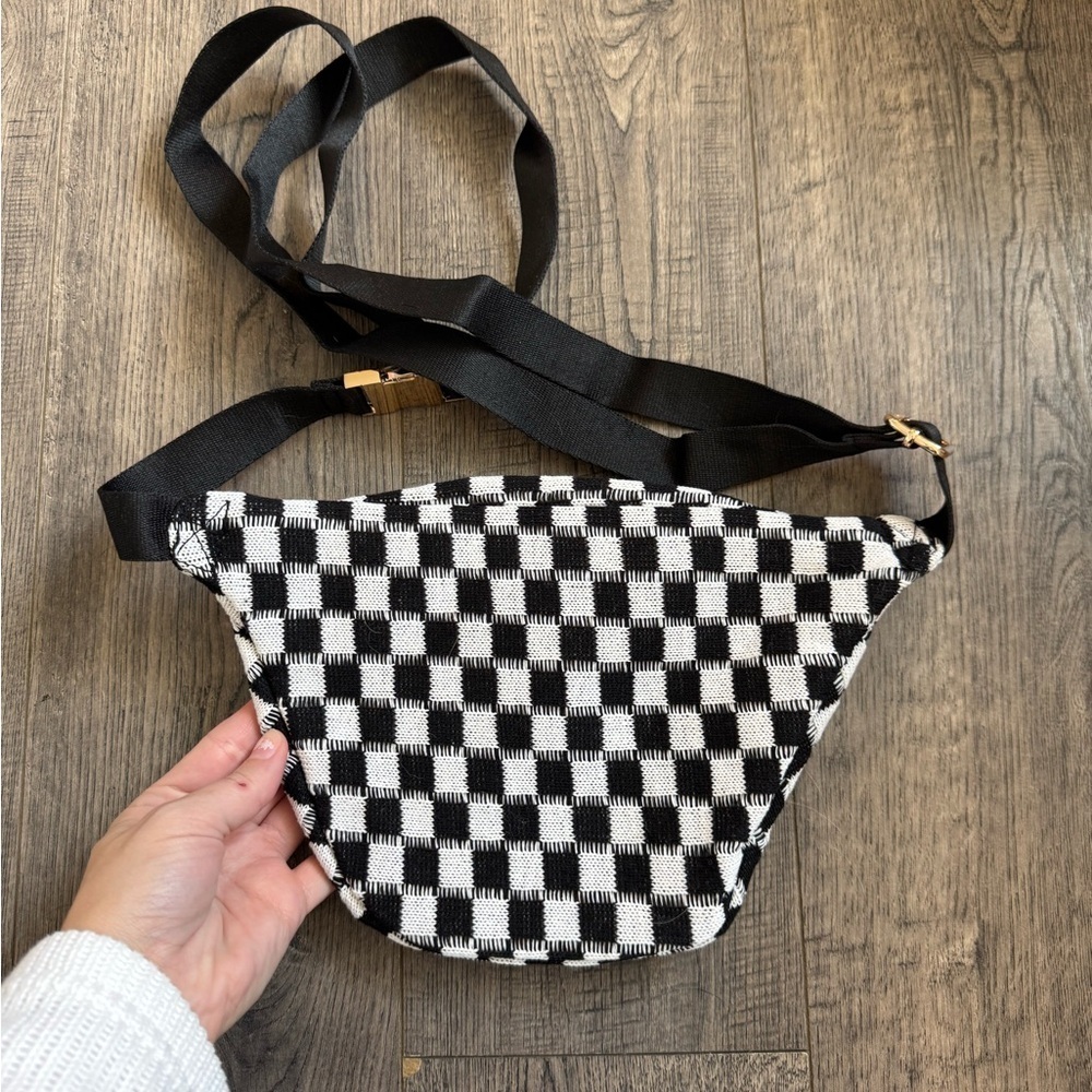 Pink Lily Checkered Crossbody Bag - Picture 4 of 4